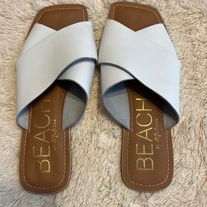 Beach by Matisse crossover flat shite sandal.